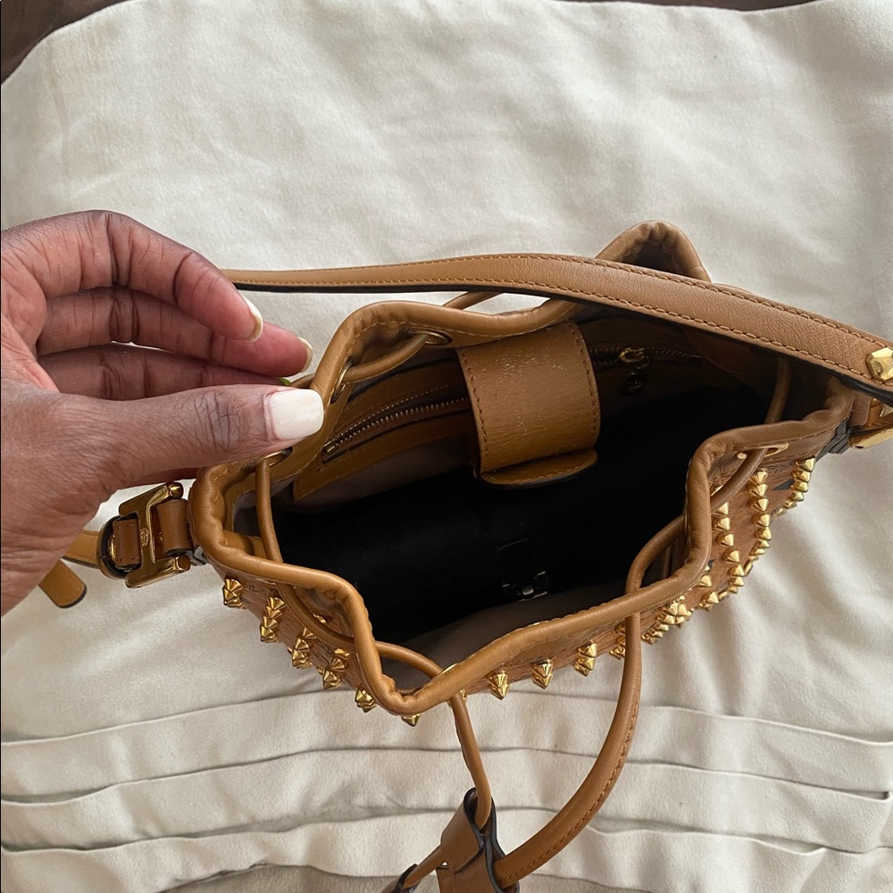 💚🔥 MCM Bucket Bag w/Studs 💫 - Picture 11 of 12